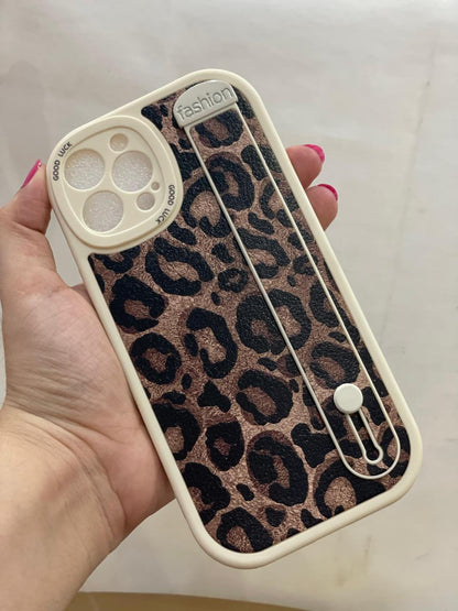 "🐆✨ Fierce & Fashionable: Leopard Buckle Strap Phone Case! 📱👜"